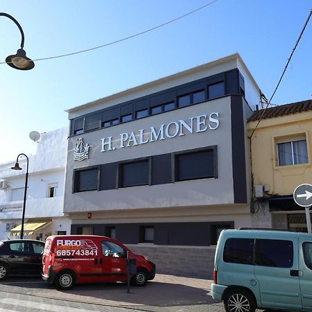 H.Palmones Hostel Bagian luar foto