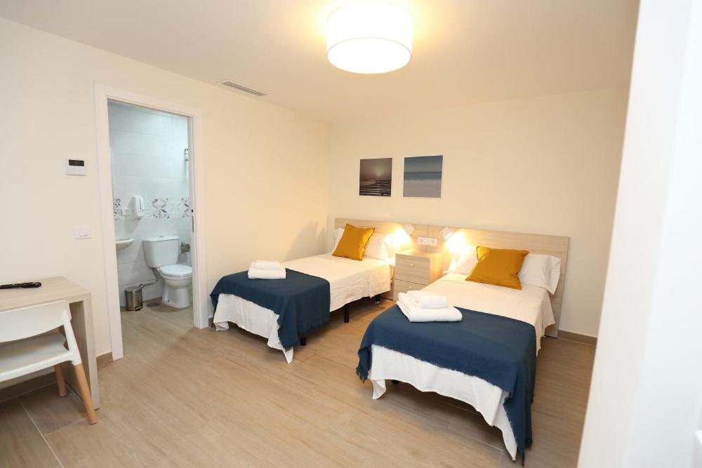 H.Palmones Hostel Bagian luar foto