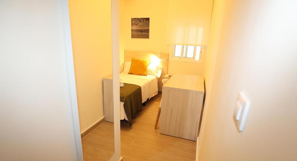 H.Palmones Hostel Bagian luar foto