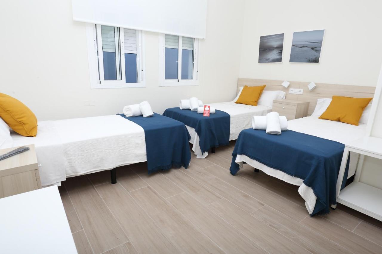 H.Palmones Hostel Bagian luar foto