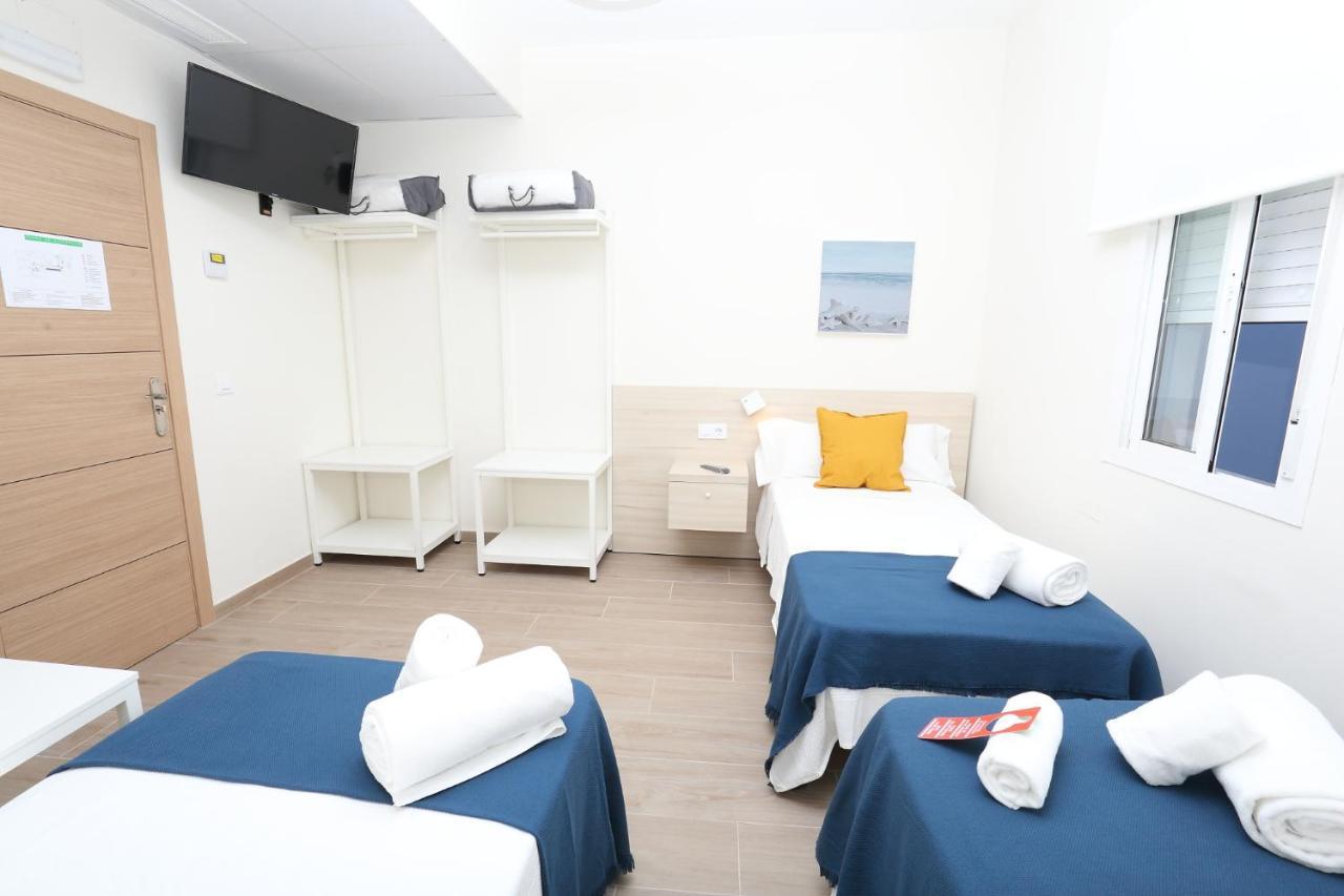 H.Palmones Hostel Bagian luar foto