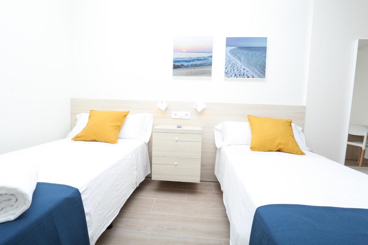 H.Palmones Hostel Bagian luar foto