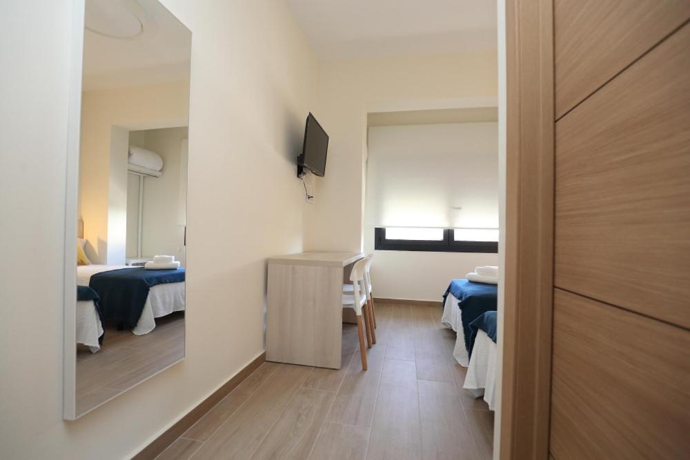H.Palmones Hostel Bagian luar foto