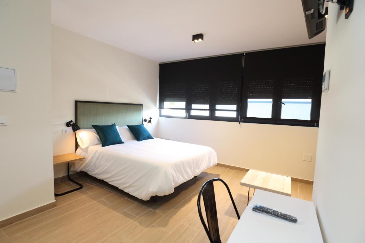 H.Palmones Hostel Bagian luar foto