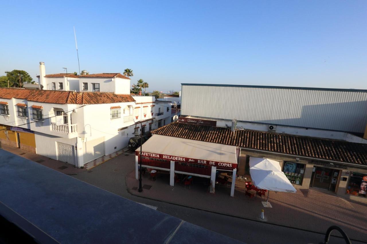H.Palmones Hostel Bagian luar foto